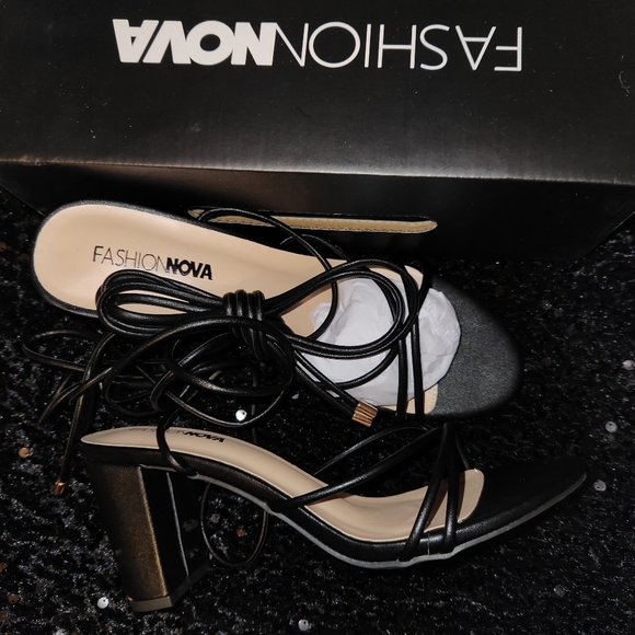 Shoes - FN Elegant Black Strappy Women's Sandals | Sz 8